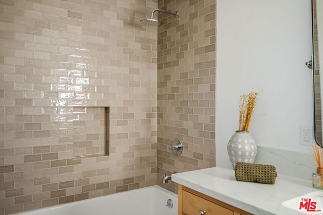 5036 W Pickford Street, Los Angeles, CA 90019