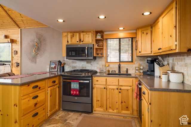 10 PIONEER DR., Moab, UT 84532