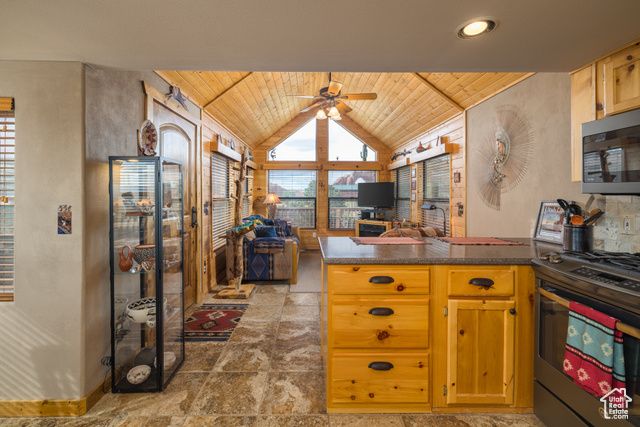 10 PIONEER DR., Moab, UT 84532