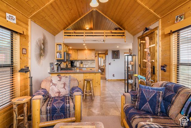 10 PIONEER DR., Moab, UT 84532