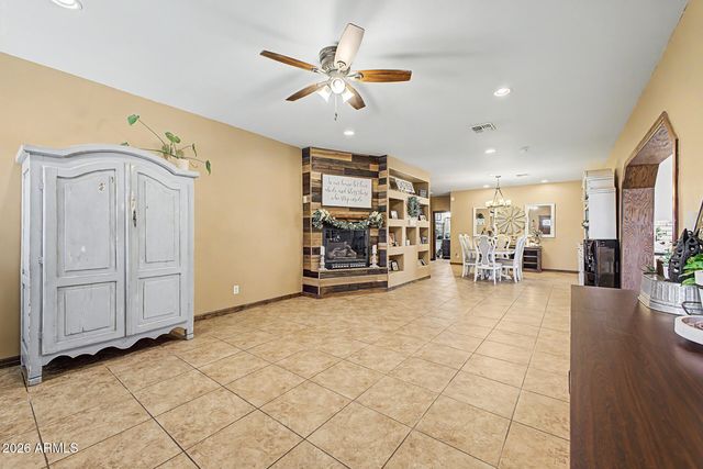 2402 W Roughrider Road, New River, AZ 85087