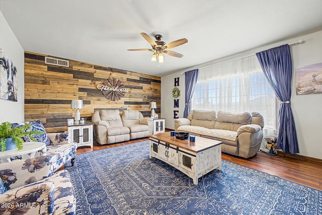 2402 W Roughrider Road, New River, AZ 85087
