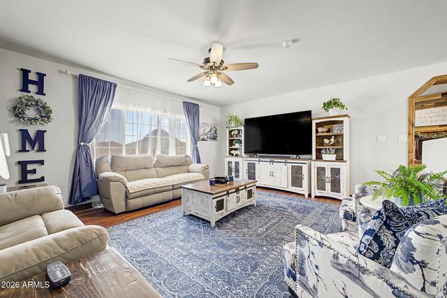 2402 W Roughrider Road, New River, AZ 85087