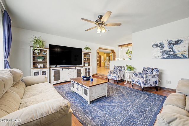 2402 W Roughrider Road, New River, AZ 85087