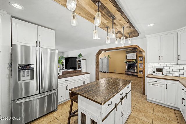 2402 W Roughrider Road, New River, AZ 85087
