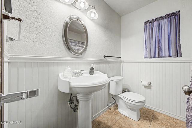 2402 W Roughrider Road, New River, AZ 85087