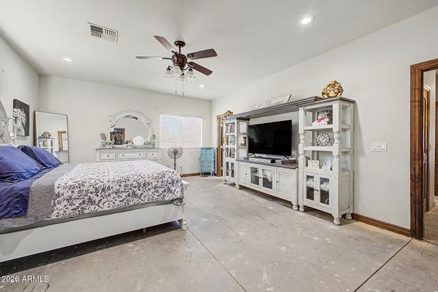 2402 W Roughrider Road, New River, AZ 85087
