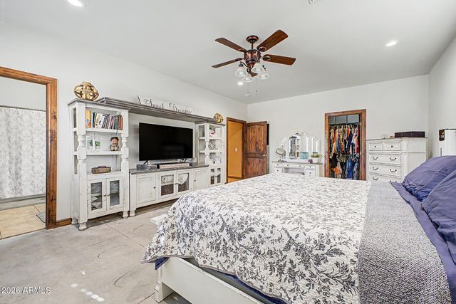 2402 W Roughrider Road, New River, AZ 85087
