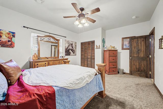 2402 W Roughrider Road, New River, AZ 85087