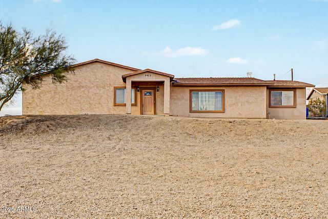 2402 W Roughrider Road, New River, AZ 85087