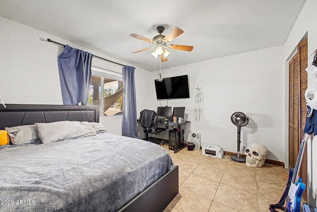 2402 W Roughrider Road, New River, AZ 85087