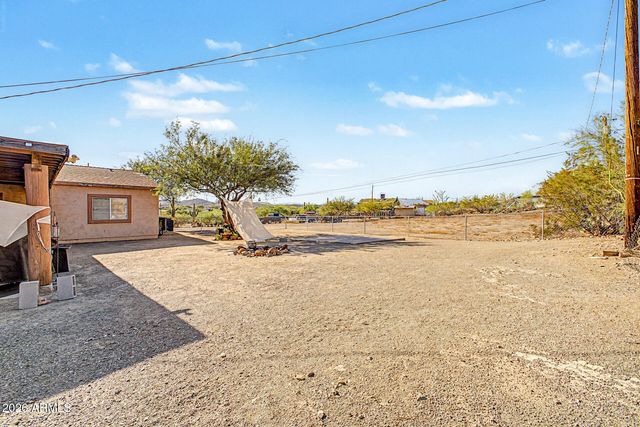 2402 W Roughrider Road, New River, AZ 85087