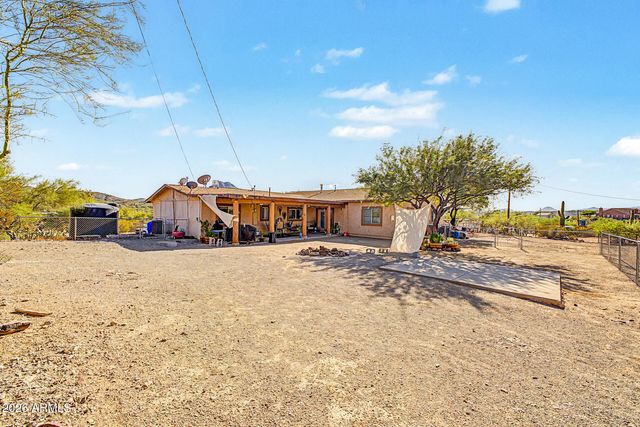 2402 W Roughrider Road, New River, AZ 85087
