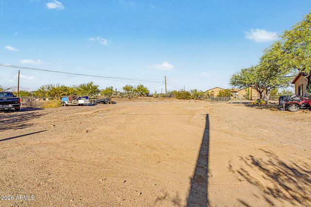 2402 W Roughrider Road, New River, AZ 85087