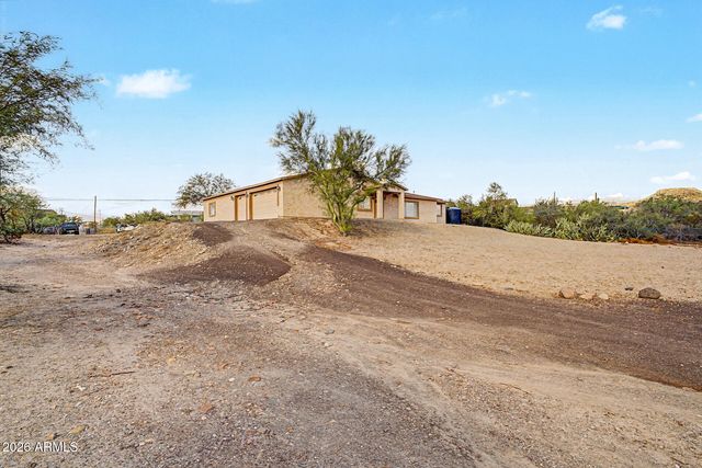 2402 W Roughrider Road, New River, AZ 85087