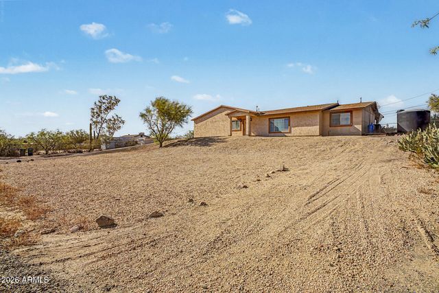 2402 W Roughrider Road, New River, AZ 85087