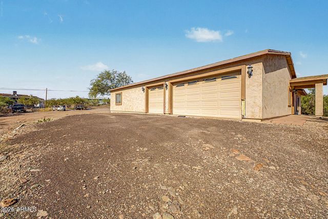 2402 W Roughrider Road, New River, AZ 85087
