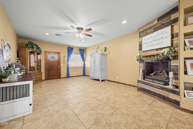 2402 W Roughrider Road, New River, AZ 85087