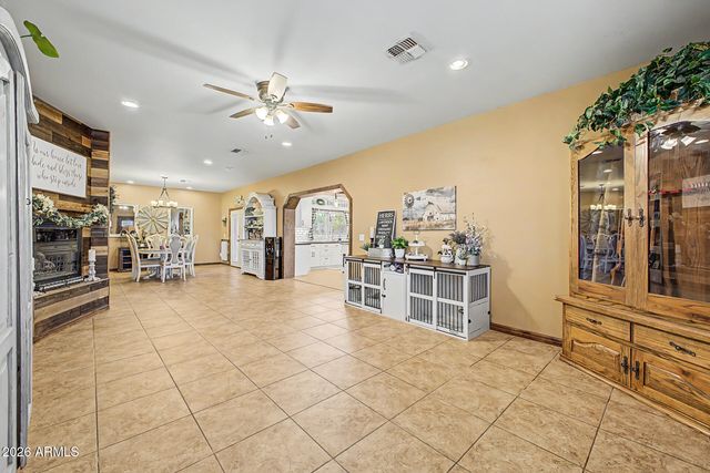 2402 W Roughrider Road, New River, AZ 85087
