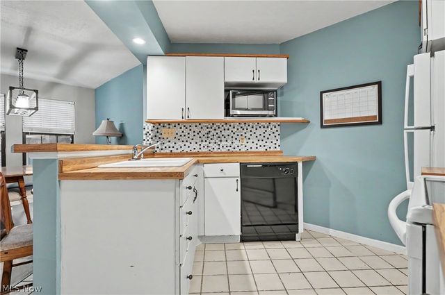 1323 Red Tail Hawk Court 4, Youngstown, OH 44512