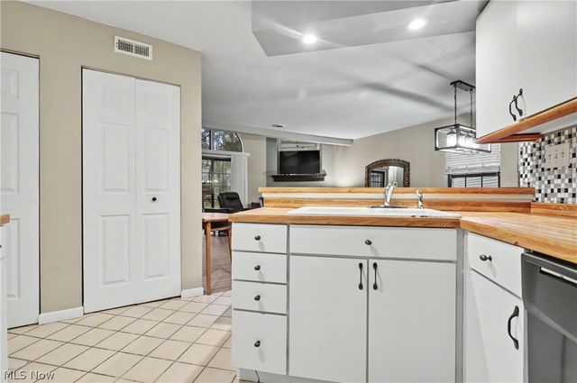 1323 Red Tail Hawk Court 4, Youngstown, OH 44512