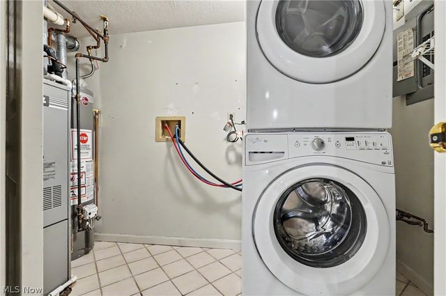 1323 Red Tail Hawk Court 4, Youngstown, OH 44512