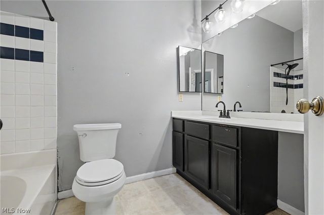 1323 Red Tail Hawk Court 4, Youngstown, OH 44512