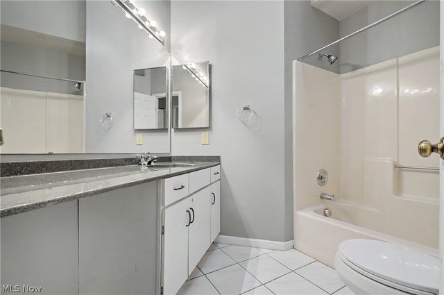 1323 Red Tail Hawk Court 4, Youngstown, OH 44512