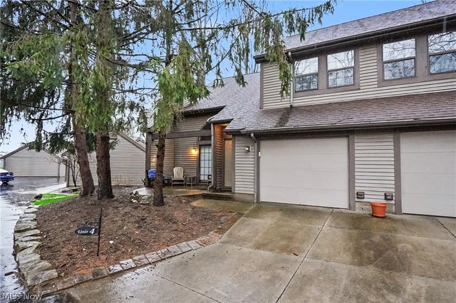 1323 Red Tail Hawk Court 4, Youngstown, OH 44512