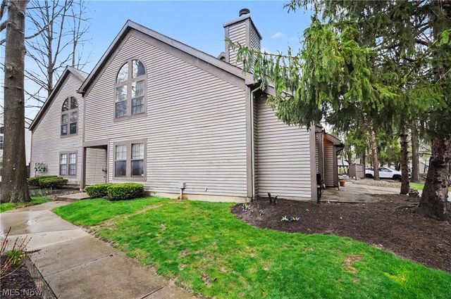 1323 Red Tail Hawk Court 4, Youngstown, OH 44512