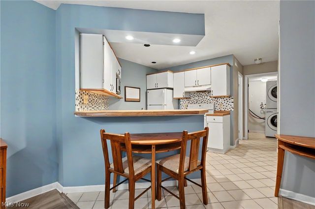 1323 Red Tail Hawk Court 4, Youngstown, OH 44512