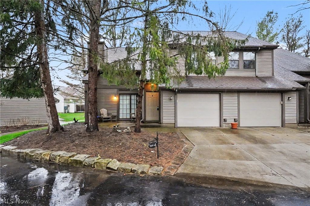 1323 Red Tail Hawk Court 4, Youngstown, OH 44512