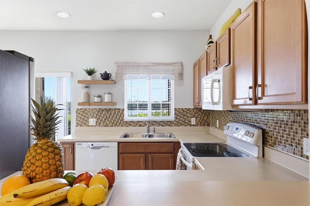 Image 11 of property listing at 3903 45TH TERRACE W 106, Bradenton, FL 34210