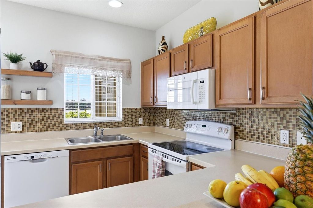 Image 12 of property listing at 3903 45TH TERRACE W 106, Bradenton, FL 34210