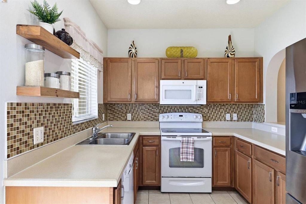 Image 13 of property listing at 3903 45TH TERRACE W 106, Bradenton, FL 34210