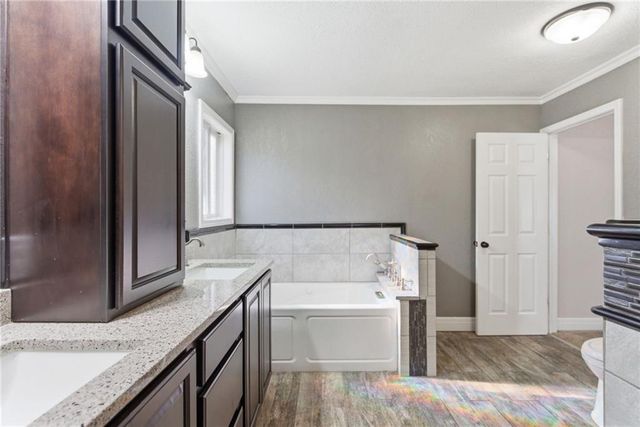 8960 Craig Drive, De Soto, KS 66018