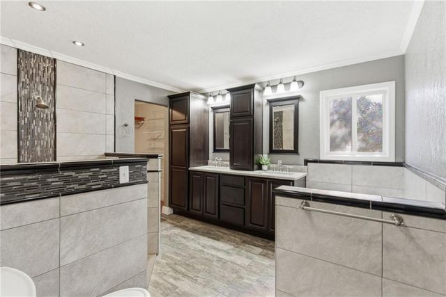 8960 Craig Drive, De Soto, KS 66018