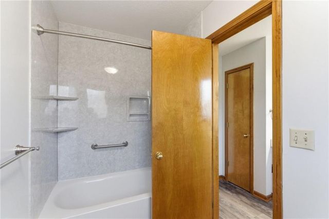 8960 Craig Drive, De Soto, KS 66018