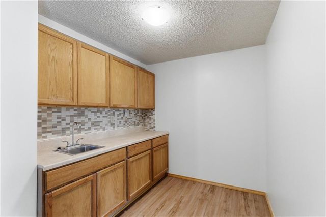 8960 Craig Drive, De Soto, KS 66018