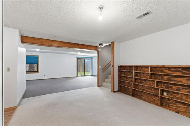 8960 Craig Drive, De Soto, KS 66018