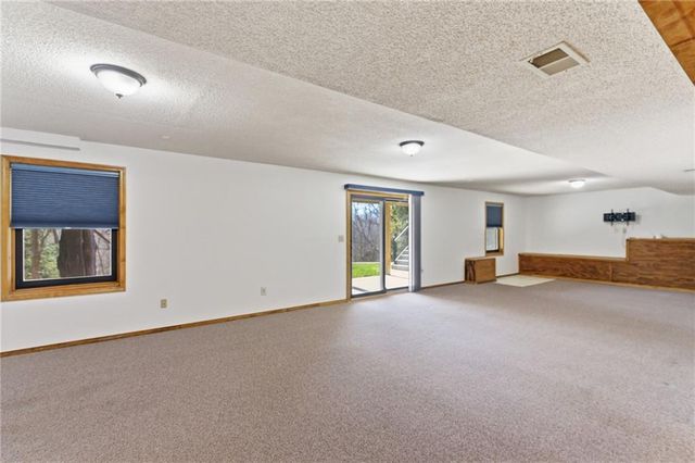 8960 Craig Drive, De Soto, KS 66018