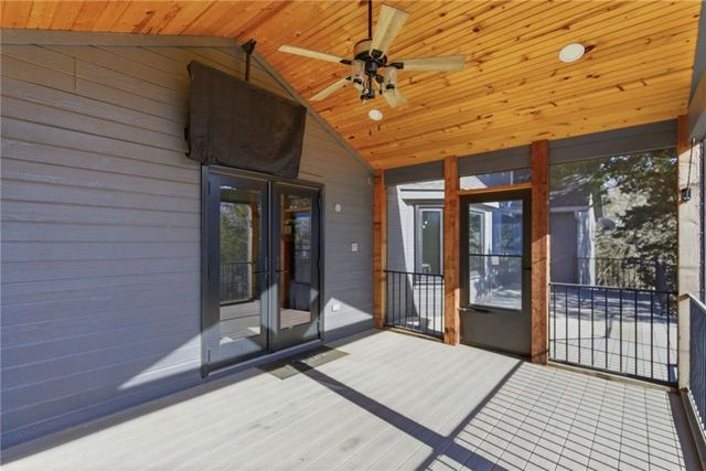 8960 Craig Drive, De Soto, KS 66018