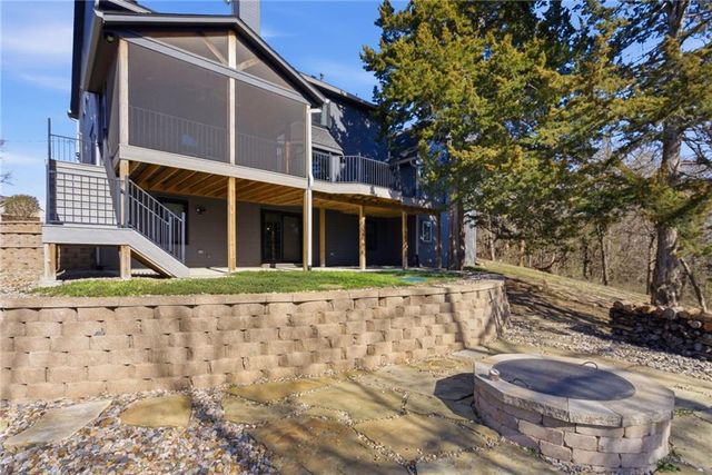 8960 Craig Drive, De Soto, KS 66018