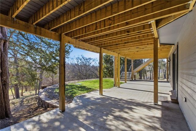 8960 Craig Drive, De Soto, KS 66018