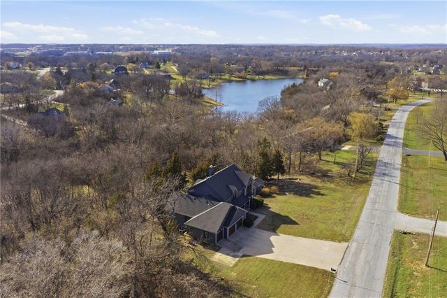 8960 Craig Drive, De Soto, KS 66018