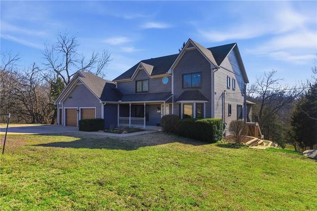 8960 Craig Drive, De Soto, KS 66018