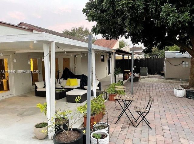 20118 SW 124th Ct ., Miami, FL 33177