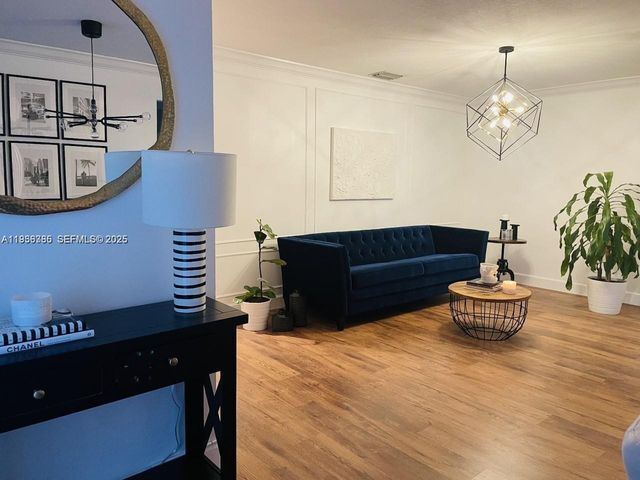 20118 SW 124th Ct ., Miami, FL 33177