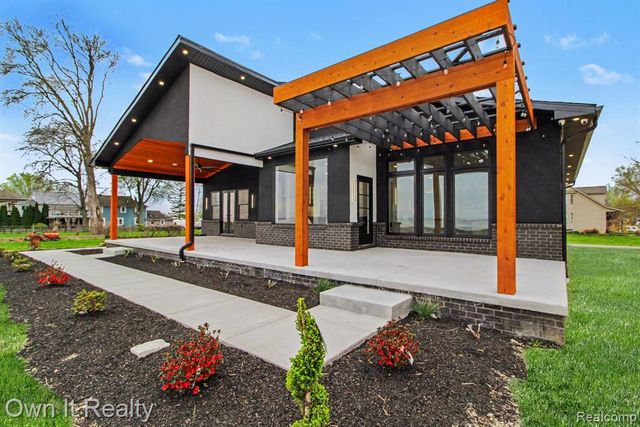 2020 Edgewater Street, Monroe, MI 48162
