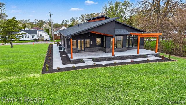 2020 Edgewater Street, Monroe, MI 48162